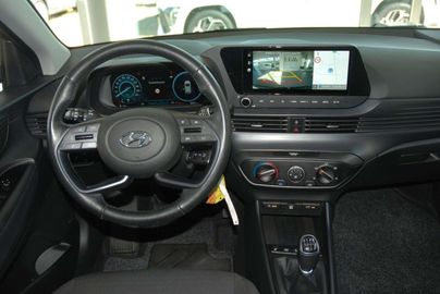 Car image 9