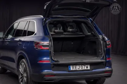 Car image 13