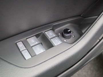 Car image 36