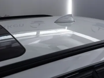 Car image 32
