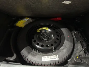 Car image 27