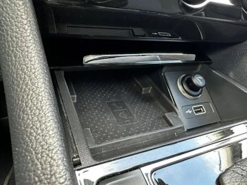 Car image 37