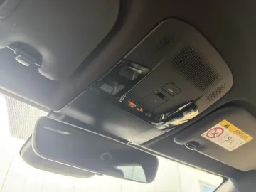 Car image 28