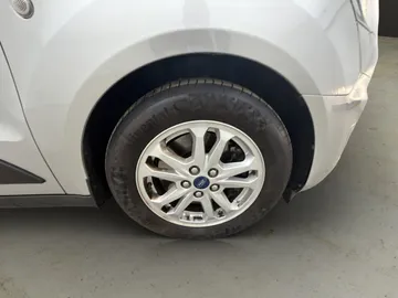 Car image 32