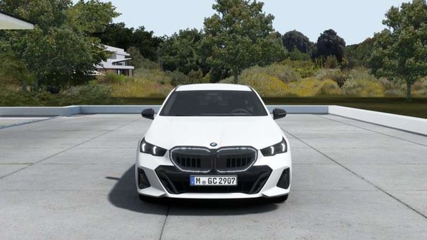 BMW 520d Touring xDrive 145 kW image number 2