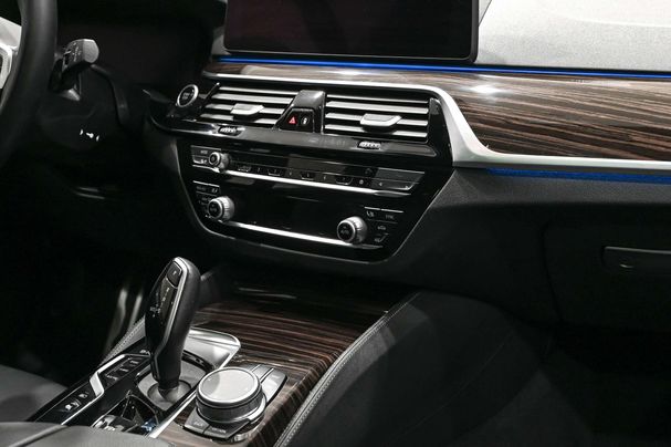 BMW 530 Touring 215 kW image number 15