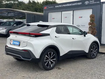 Car image 4