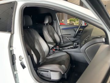 Car image 30