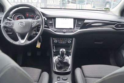 Car image 9