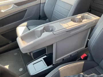 Car image 38
