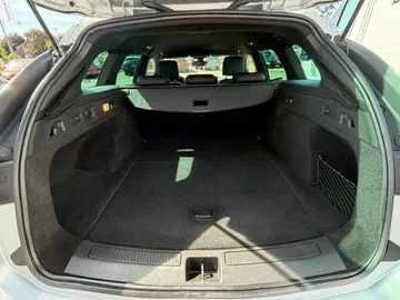 Car image 32