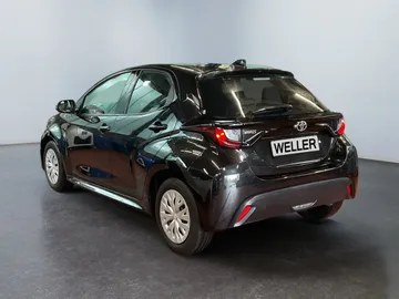 Car image 4