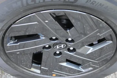 Car image 25