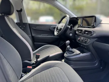 Car image 10