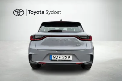 Car image 4