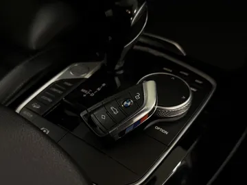 Car image 34