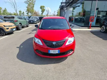 Car image 3
