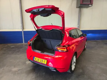 Car image 13