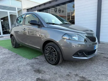 Car image 2
