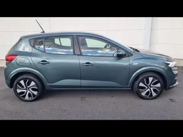 Car image 4