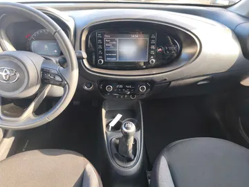 Car image 13