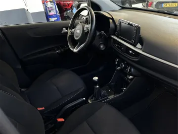 Car image 27