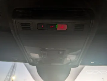 Car image 32