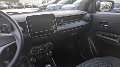 Car image 15