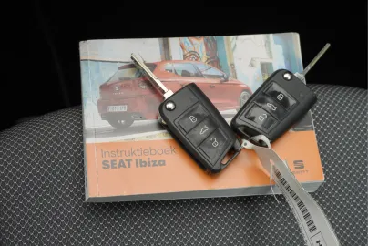 Car image 30