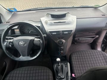 Car image 12