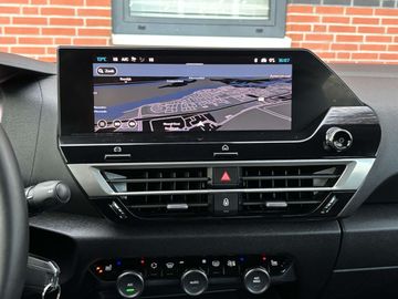 Car image 26