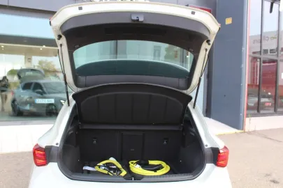 Car image 25