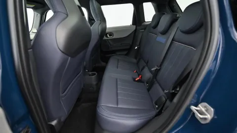 Car image 25