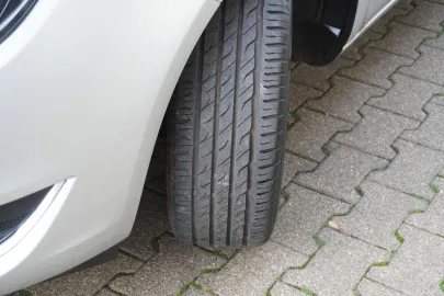 Car image 33
