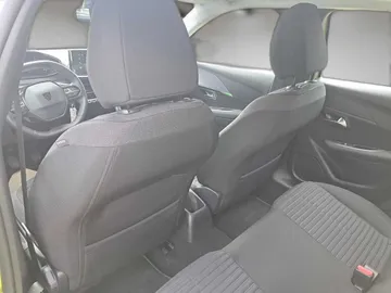 Car image 25