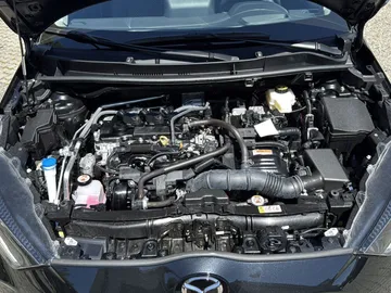 Car image 25