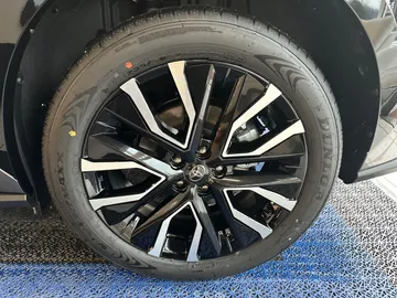 Car image 27