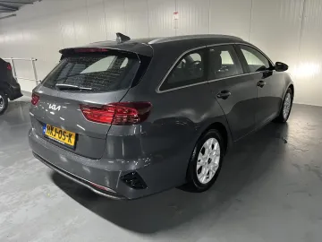 Car image 27
