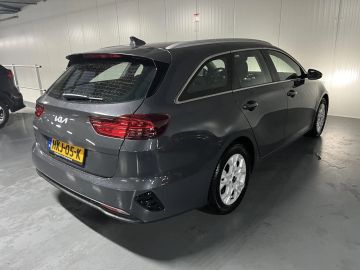 Car image 27