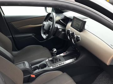 Car image 10