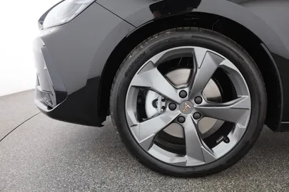 Car image 30