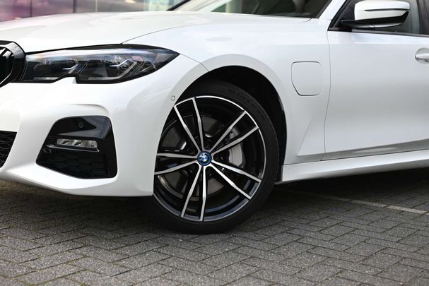 BMW 330e Touring M Sport xDrive 215 kW image number 19