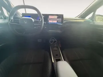 Car image 34