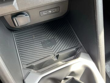 Car image 28