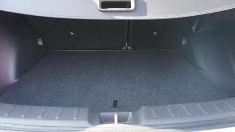 Car image 32