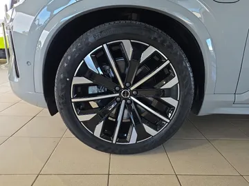 Car image 40