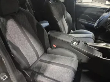 Car image 42