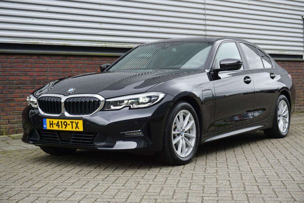 BMW 330 e M 215 kW image number 1