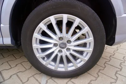 Car image 32