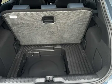 Car image 32